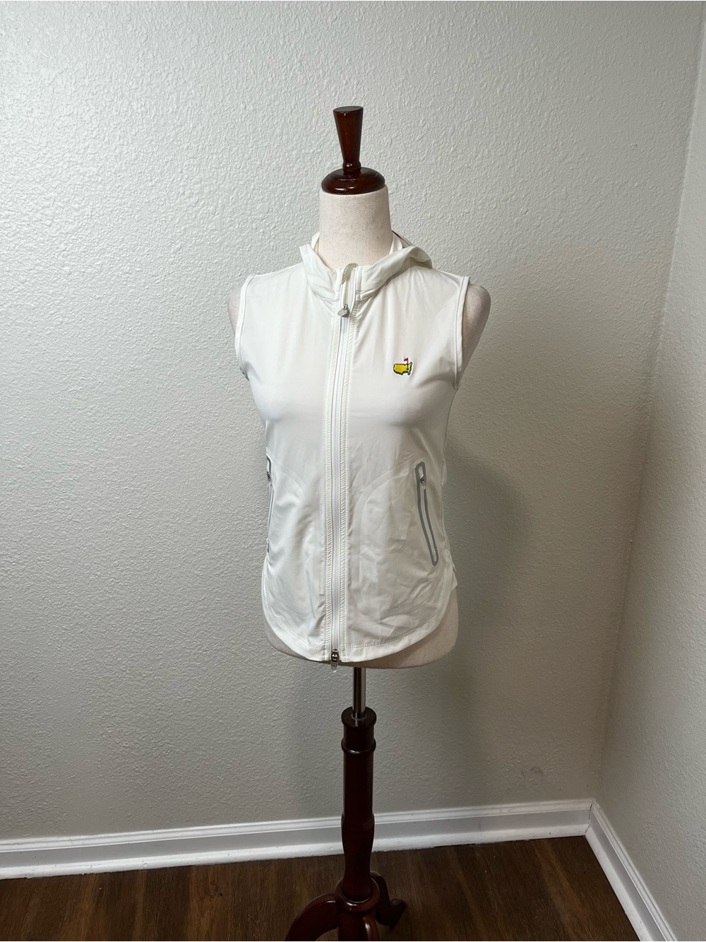 NWT Masters White Sleeveless Vest Size XS